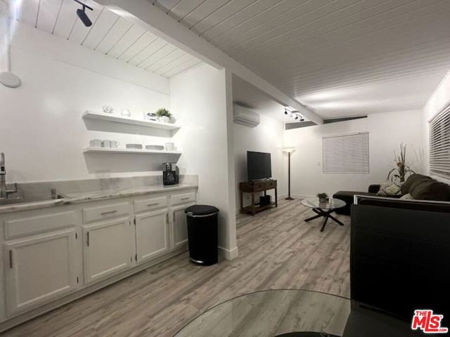 12463 Walsh Avenue, Los Angeles, CA 90066