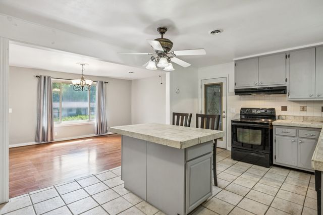683 Brewer Dr, Nashville, TN 37211