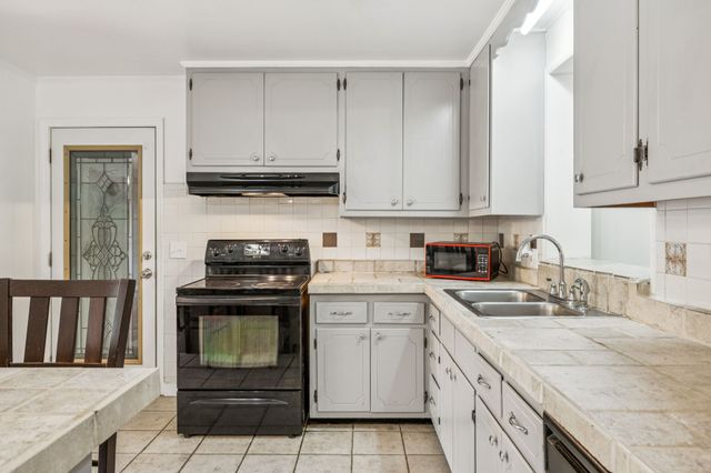 683 Brewer Dr, Nashville, TN 37211