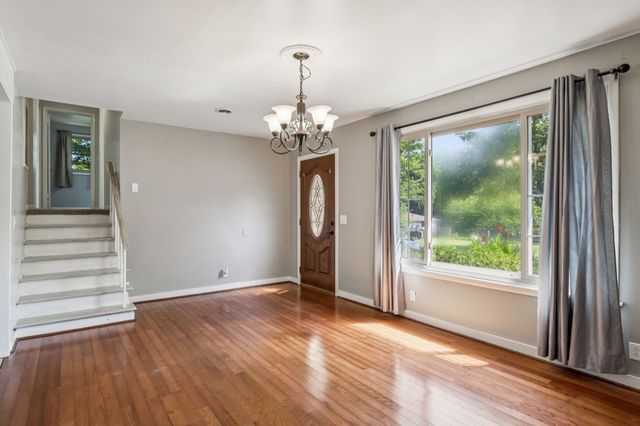 683 Brewer Dr, Nashville, TN 37211