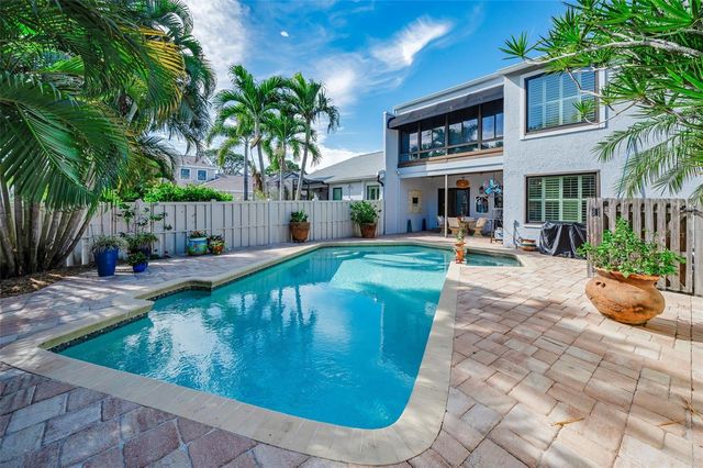 990 SAN CARLOS COURT NE, St Petersburg, FL 33702