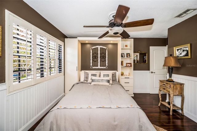 990 SAN CARLOS COURT NE, St Petersburg, FL 33702