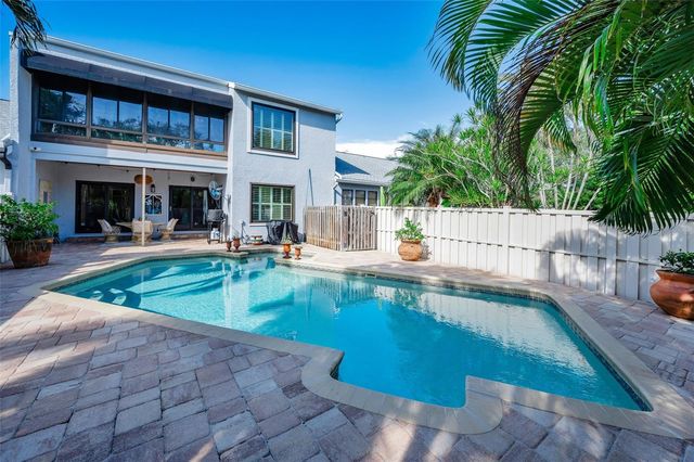 990 SAN CARLOS COURT NE, St Petersburg, FL 33702