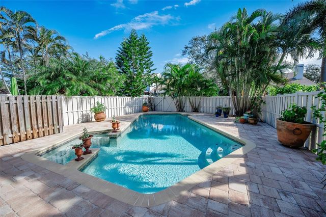 990 SAN CARLOS COURT NE, St Petersburg, FL 33702