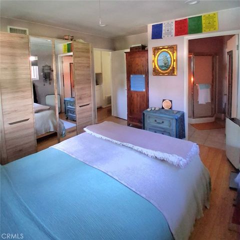 7552 Corbin Avenue 4, Reseda, CA 91335