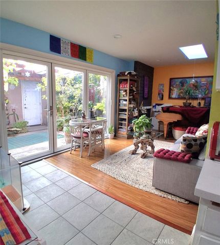 7552 Corbin Avenue 4, Reseda, CA 91335
