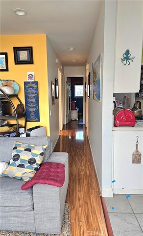 7552 Corbin Avenue 4, Reseda, CA 91335