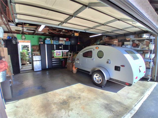 7552 Corbin Avenue 4, Reseda, CA 91335