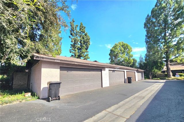 7552 Corbin Avenue 4, Reseda, CA 91335
