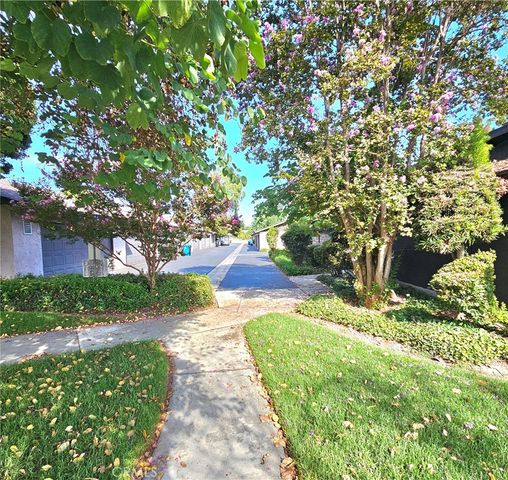 7552 Corbin Avenue 4, Reseda, CA 91335