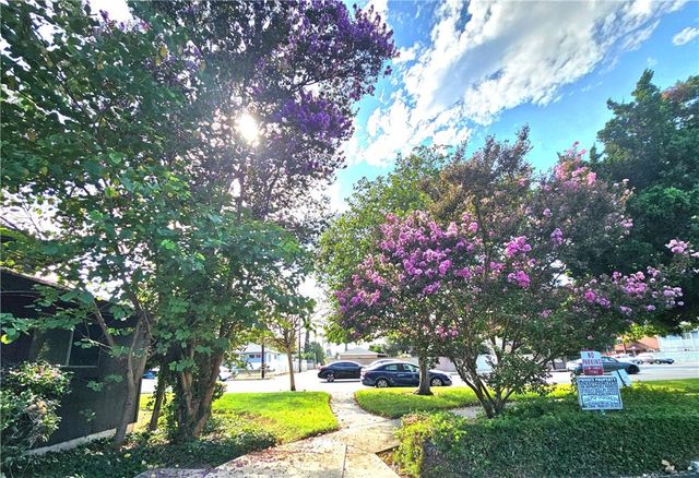 7552 Corbin Avenue 4, Reseda, CA 91335