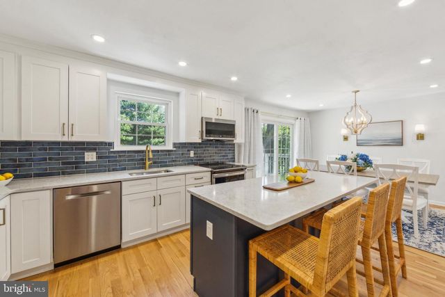 19 OAK HILL CIRCLE, Malvern, PA 19355