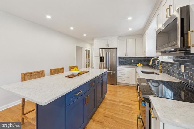 19 OAK HILL CIRCLE, Malvern, PA 19355
