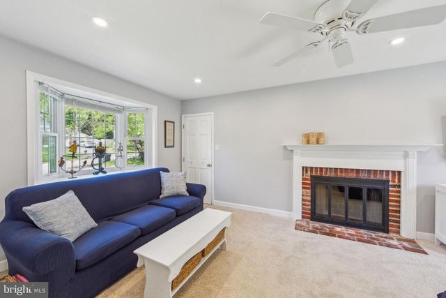 19 OAK HILL CIRCLE, Malvern, PA 19355