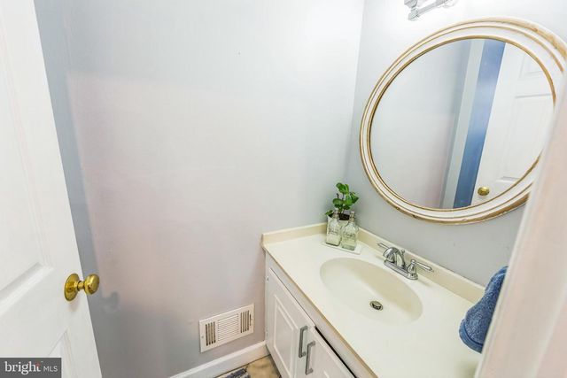 19 OAK HILL CIRCLE, Malvern, PA 19355