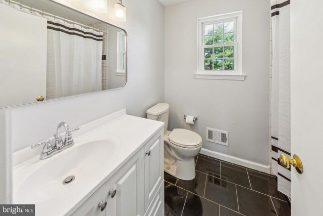 19 OAK HILL CIRCLE, Malvern, PA 19355