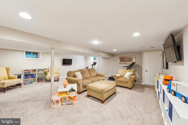 19 OAK HILL CIRCLE, Malvern, PA 19355
