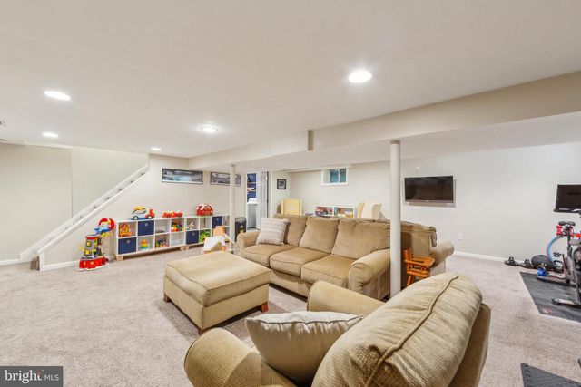 19 OAK HILL CIRCLE, Malvern, PA 19355