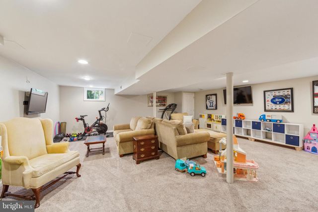 19 OAK HILL CIRCLE, Malvern, PA 19355