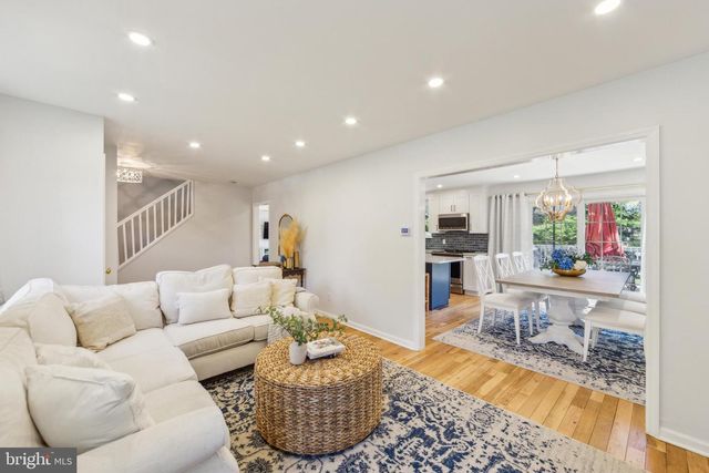 19 OAK HILL CIRCLE, Malvern, PA 19355