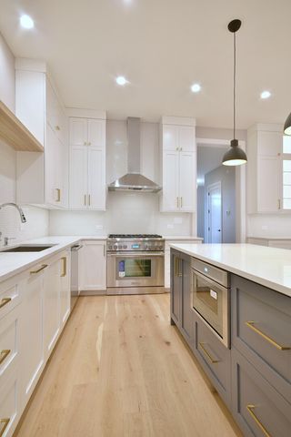 254 N Addison Avenue, Elmhurst, IL 60126