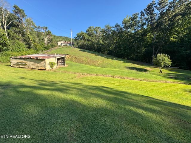 3434 Bridges Chapel Rd, Dandridge, TN 37725