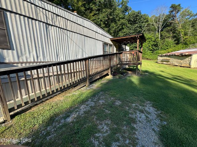 3434 Bridges Chapel Rd, Dandridge, TN 37725