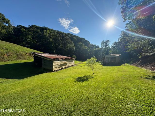 3434 Bridges Chapel Rd, Dandridge, TN 37725