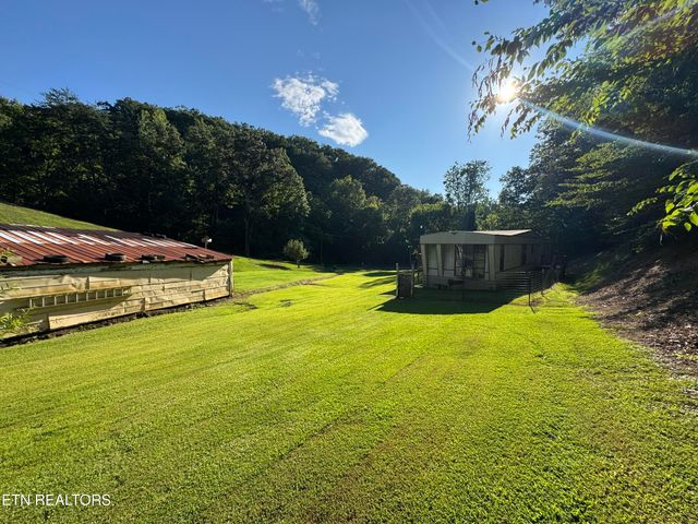 3434 Bridges Chapel Rd, Dandridge, TN 37725