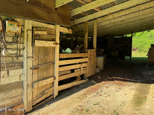 3434 Bridges Chapel Rd, Dandridge, TN 37725