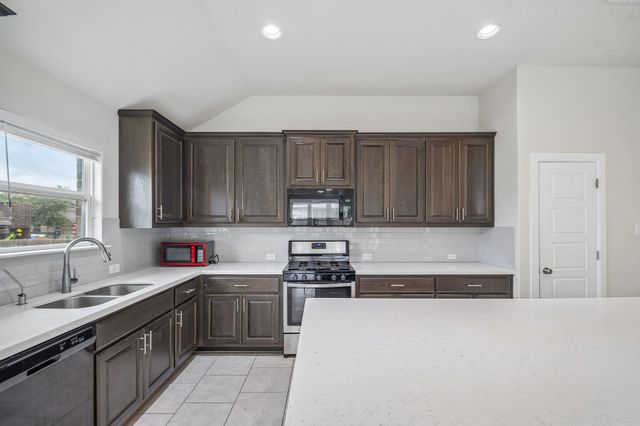 280 Rimrock CT, Bastrop, TX 78602