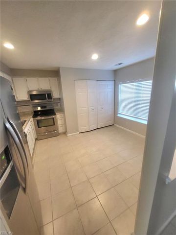 47 Lucinda CT, Hampton, VA 23666