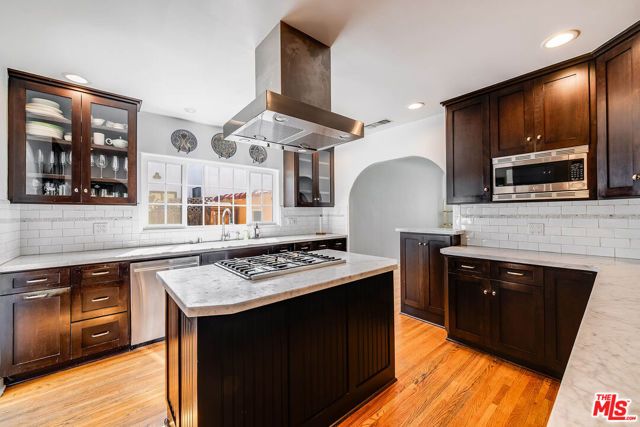 7321 Oakwood Avenue, Los Angeles, CA 90036
