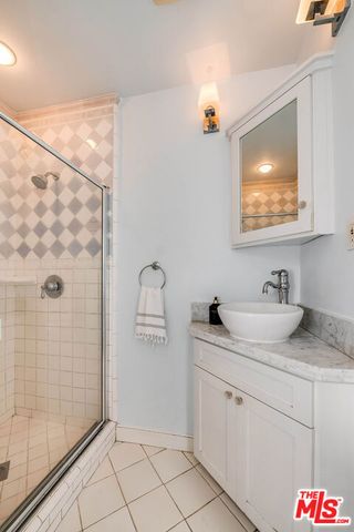 7321 Oakwood Avenue, Los Angeles, CA 90036