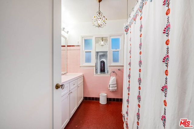7321 Oakwood Avenue, Los Angeles, CA 90036
