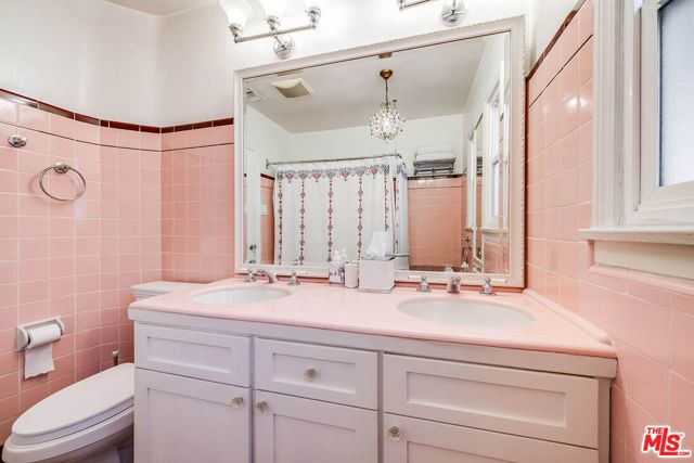 7321 Oakwood Avenue, Los Angeles, CA 90036