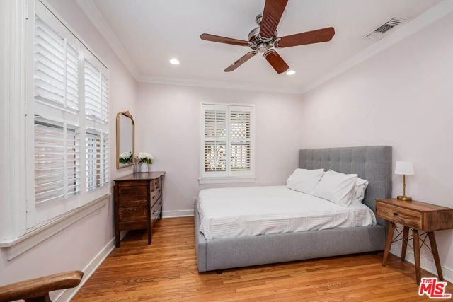 7321 Oakwood Avenue, Los Angeles, CA 90036