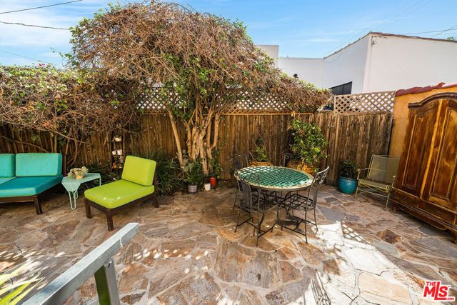 7321 Oakwood Avenue, Los Angeles, CA 90036