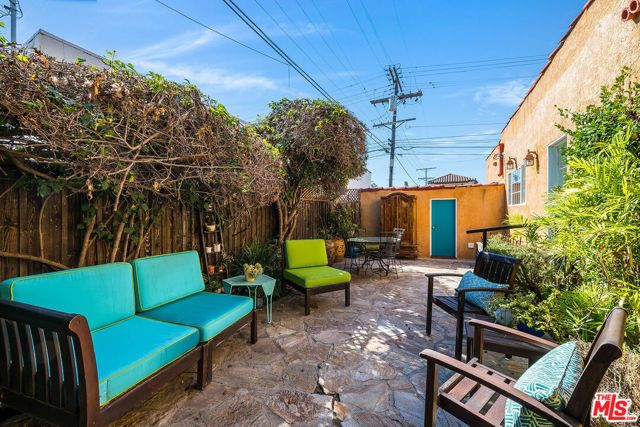 7321 Oakwood Avenue, Los Angeles, CA 90036