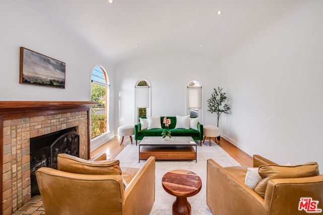 7321 Oakwood Avenue, Los Angeles, CA 90036