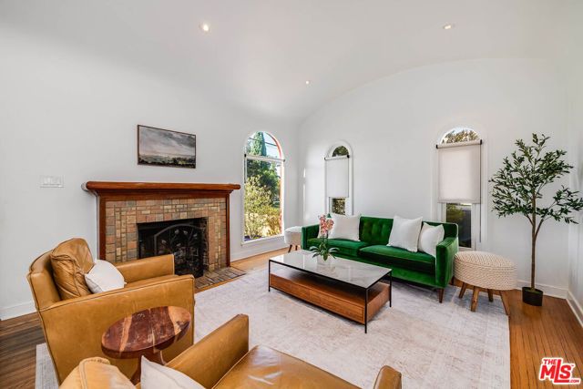 7321 Oakwood Avenue, Los Angeles, CA 90036