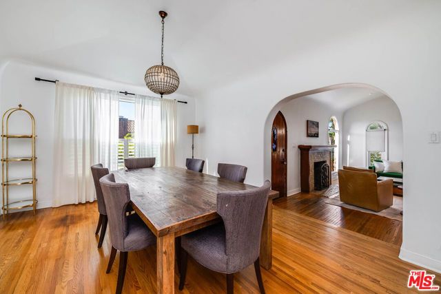 7321 Oakwood Avenue, Los Angeles, CA 90036