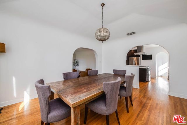 7321 Oakwood Avenue, Los Angeles, CA 90036