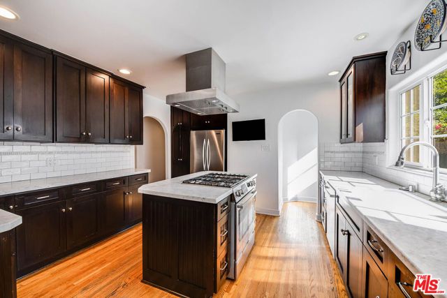 7321 Oakwood Avenue, Los Angeles, CA 90036