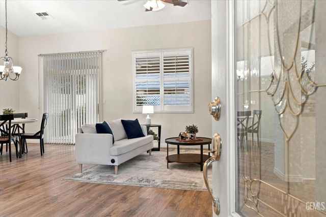 10006 Allspice Rose Court, Bakersfield, CA 93311