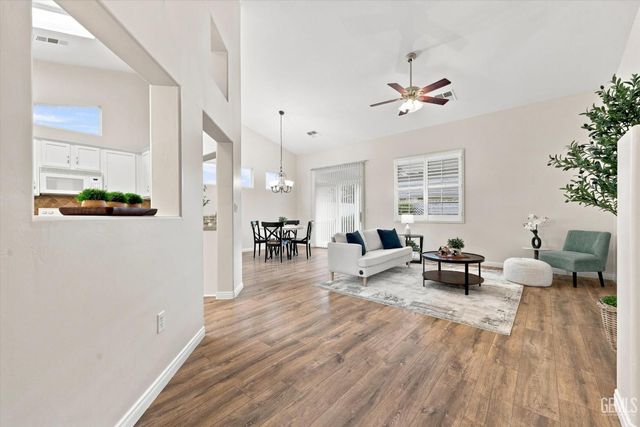 10006 Allspice Rose Court, Bakersfield, CA 93311