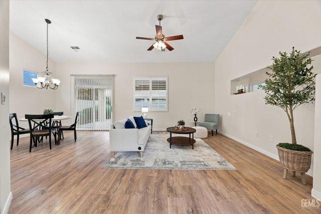 10006 Allspice Rose Court, Bakersfield, CA 93311