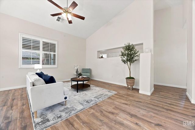 10006 Allspice Rose Court, Bakersfield, CA 93311