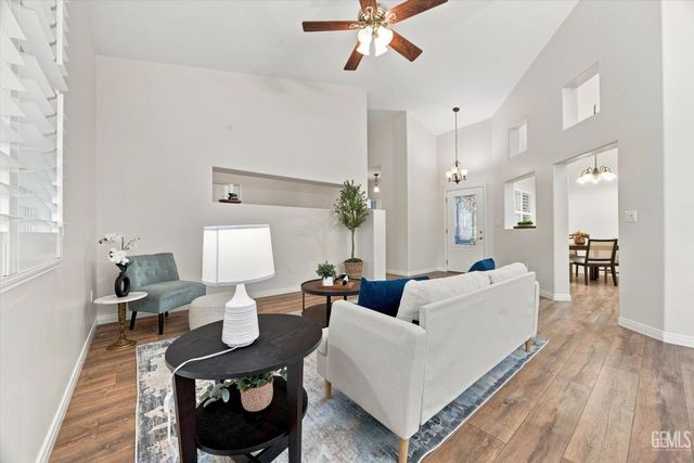 10006 Allspice Rose Court, Bakersfield, CA 93311