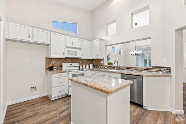 10006 Allspice Rose Court, Bakersfield, CA 93311